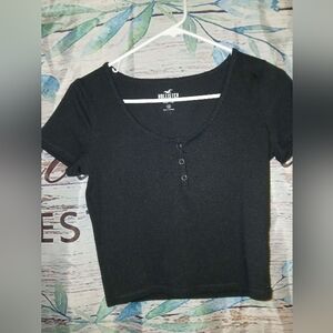 Hollister Women's Black Buttoned Tee